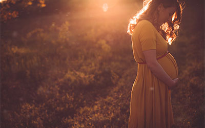 Enceinte et colorée ?